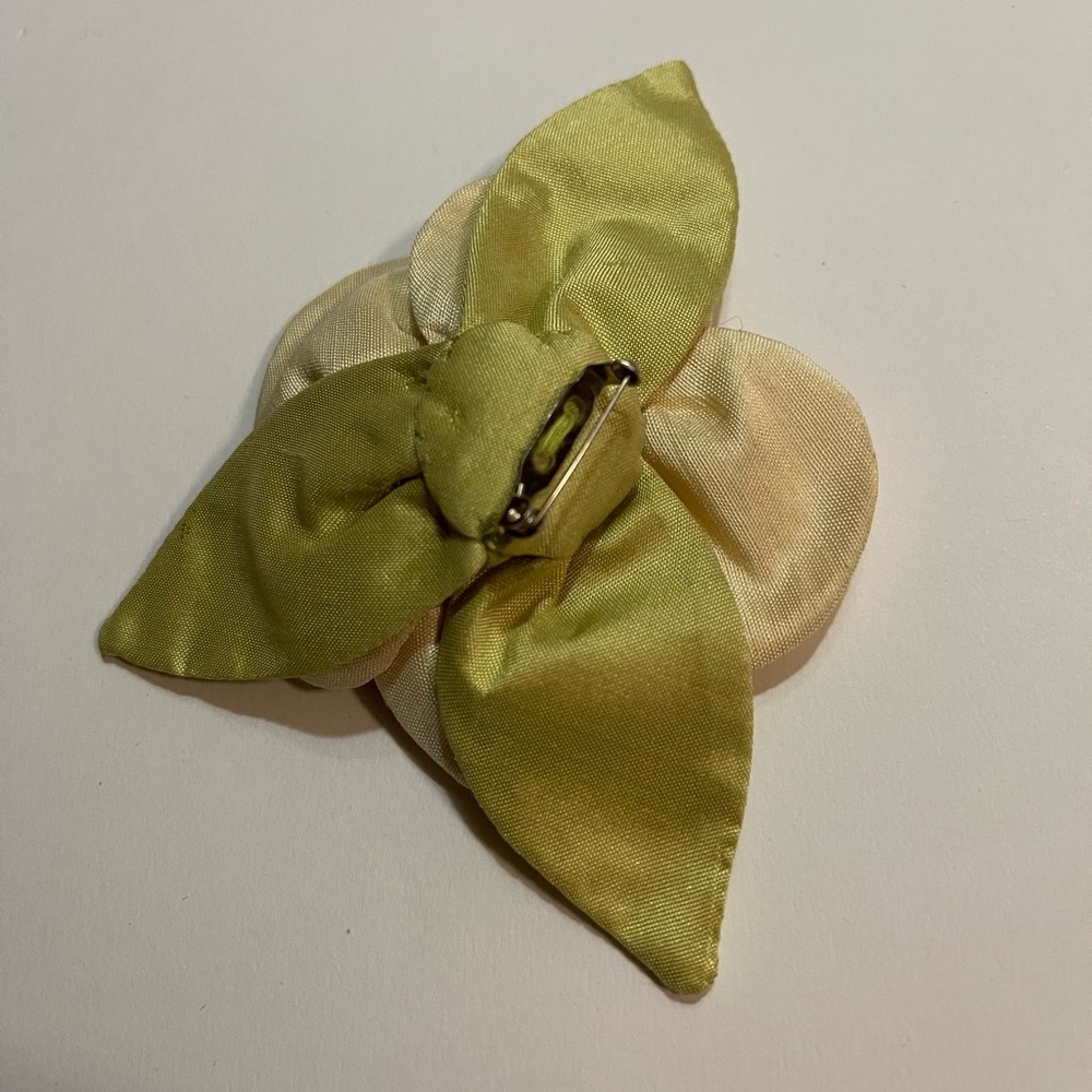 Flower Brooch Pin Easter Wedding Cream Green Silk Feminine Ladylike - Picture 2 of 6